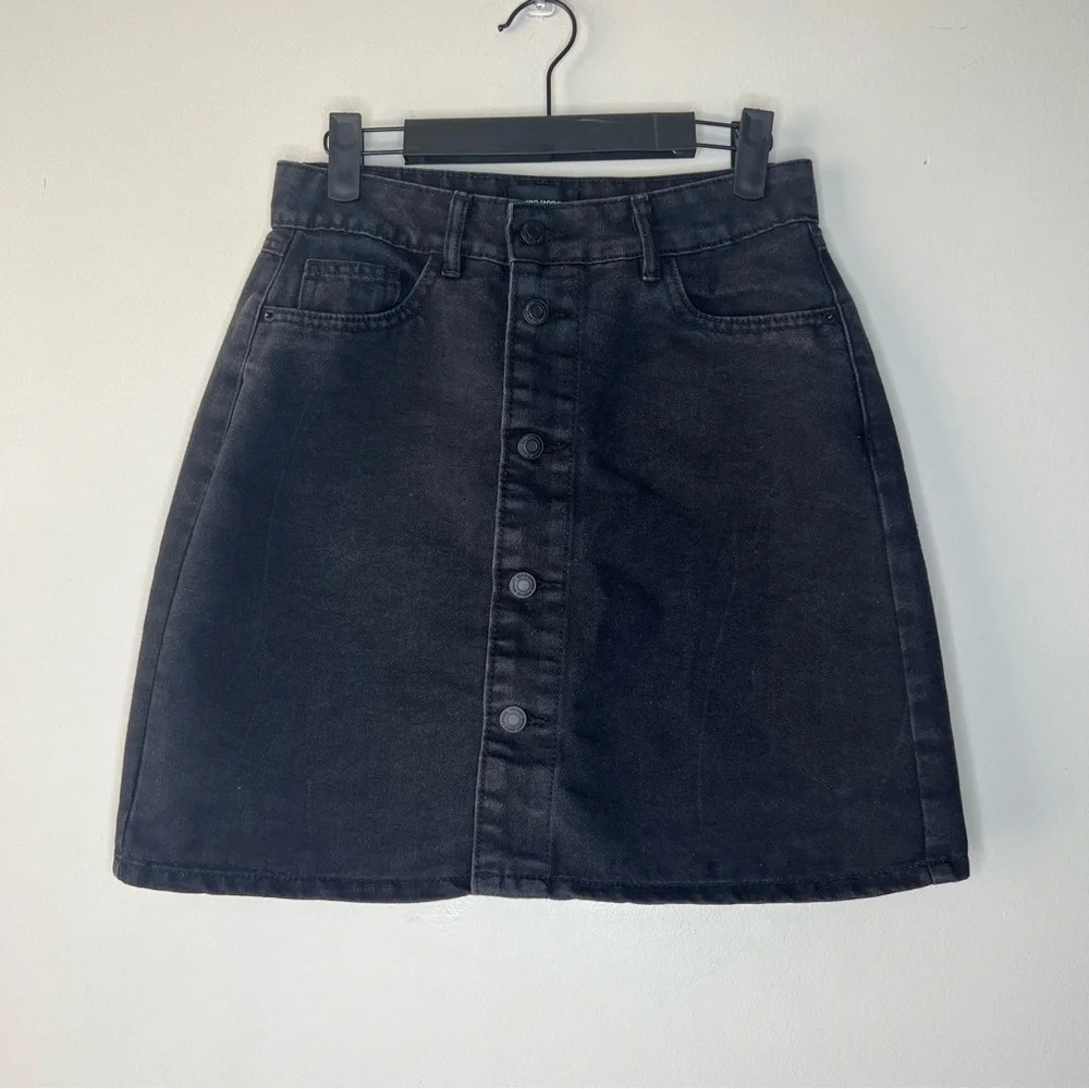 Vero Moda High Waisted Black Denim Button Down Mini Skirt Size Small 90s - Picture 1 of 6